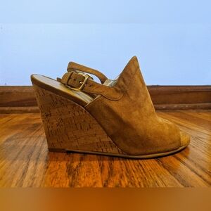 Stuart Weitzman Tan Suede Wedge Mule Sandals with Buckles sz 8.5